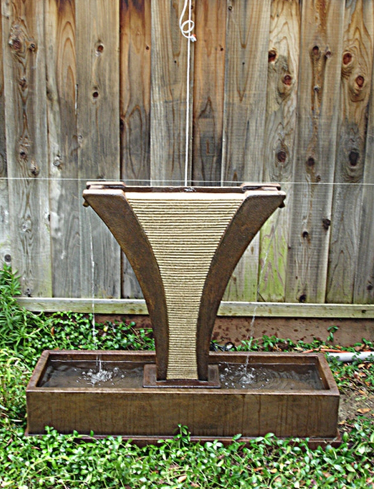 Giannini’s Garden Ornaments Diesse Fountain with Side Spillways